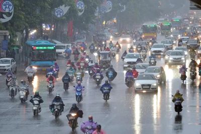Dự báo thời tiết ngày 26/7: Bắc Bộ ngày nắng, Nam Bộ mưa lớn cục bộ