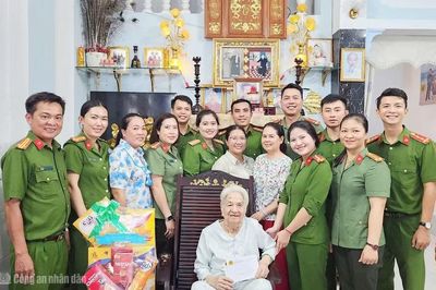 Tuổi trẻ Cần Thơ tri ân nghĩa tình nhân ngày Thương binh Liệt sĩ