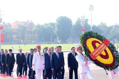 Lãnh đạo Đảng, Nhà nước, thành phố Hà Nội tưởng niệm các Anh hùng liệt sĩ và viếng Chủ tịch Hồ Chí Minh