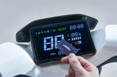 Lái thử xe máy điện Honda giá 25 triệu đồng nhập về Việt Nam thiết kế nhỏ gọn, đi xa 100km/lần sạc, không cần bằng lái