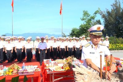 Vùng 4 Hải quân dâng hương tưởng niệm các anh hùng liệt sĩ Gạc Ma