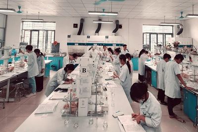 Toàn cảnh điểm sàn ngành Dược học 2026 tại các cơ sở đào tạo trọng điểm