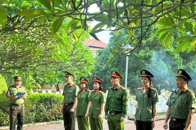 Tuổi trẻ Công an xã Nội Bài tri ân các Anh hùng liệt sĩ