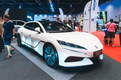 BYD gia nhập phân khúc xe điện hạng sang tại Malaysia với Denza Z9GT