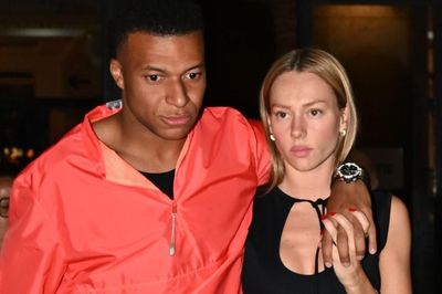 Bạn gái Mbappe là ai