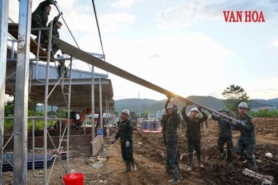 Lai Châu:48 học viên Học viện Hậu cần gác đồ án, giúp dân dựng nhà sau lũ