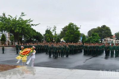 Quân khu 9: Dâng hoa, dâng hương tưởng niệm các Anh hùng liệt sĩ