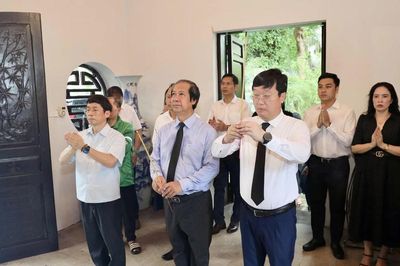Ban Chính sách, chiến lược Trung ương dâng hương tưởng niệm các Anh hùng liệt sĩ