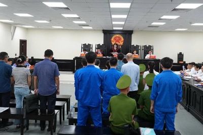 Xét xử 'ông trùm' đường dây sản xuất, buôn bán thực phẩm chức năng giả