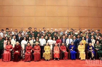 Phó Chủ tịch Quốc hội Nguyễn Thị Thanh gặp mặt các đại biểu người có công với cách mạng