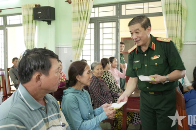 Thượng tướng Trương Thiên Tô tri ân các anh hùng liệt sĩ và gia đình chính sách tại Quảng Ngãi