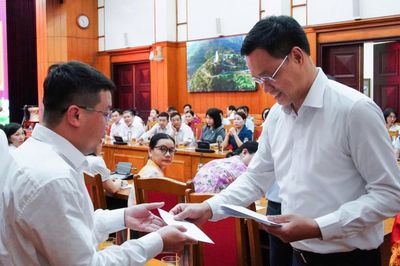 Thành ủy Đà Nẵng gặp mặt cán bộ là con thương binh, liệt sĩ