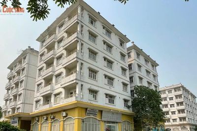 [GALLERY] Hơn 20 năm bỏ hoang, 3 tòa tái định cư ở Hà Nội xuống cấp nghiêm trọng