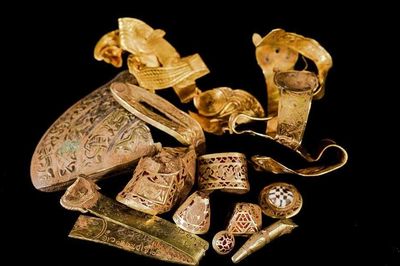 Kho vàng Anglo-Saxon khổng lồ hé lộ bí ẩn lịch sử nước Anh