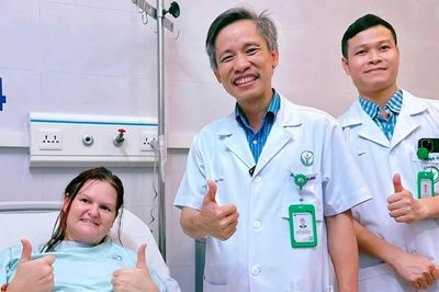 Người phụ nữ New Zealand tìm đến Việt Nam thay khớp háng
