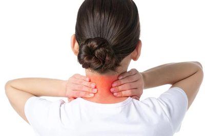 Ghi nhớ hai nguyên tắc ứng phó quan trọng khi bị co cứng cổ