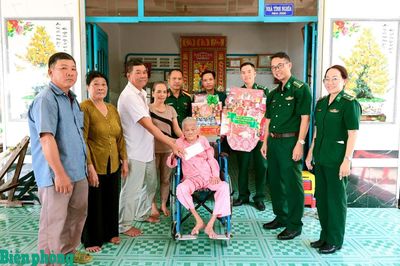 Nghĩa tình người lính Biên phòng trong tháng Bảy tri ân
