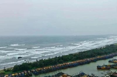 Trung Quốc hủy hơn 1.800 chuyến bay, đường sắt Quảng Đông tê liệt