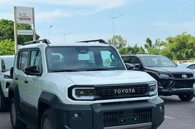 Xem trước Toyota Land Cruiser FJ vừa về đại lý ở Việt Nam