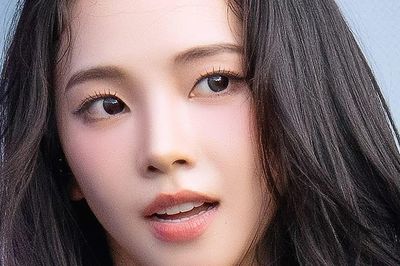 Vóc dáng nữ ca sĩ đẹp 'không góc chết'