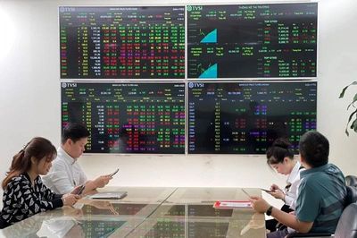 Thanh khoản chứng khoán chạm đáy, dư nợ margin vẫn phình to