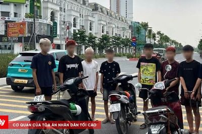 Bốc đầu, lạng lách gây náo loạn đường phố Hà Nội