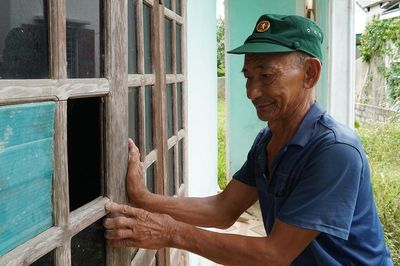 Cựu chiến binh mắc u gan xin ngừng điều trị để dành tiền nuôi 3 cháu nội mồ côi