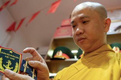 Hành trình gìn giữ ký ức người lính của vị đại đức sưu tầm kỷ vật chiến tranh