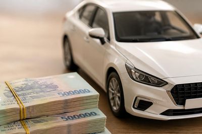Lãi suất ngân hàng đang cao, thời điểm này có nên vay 300 triệu mua ô tô?