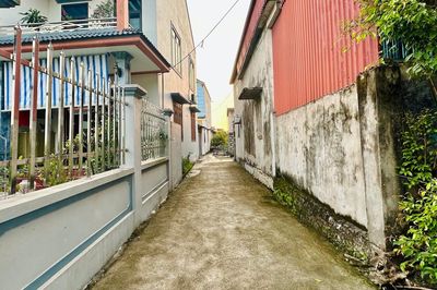 Mua đất, đóng thuế, xây nhà hơn 20 năm vẫn chưa có sổ đỏ: Người dân phải làm gì?