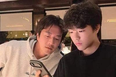 Con trai Kwon Sang Woo 'Bản tình ca buồn' tuổi 17 cao 1,82m, giống cha như đúc