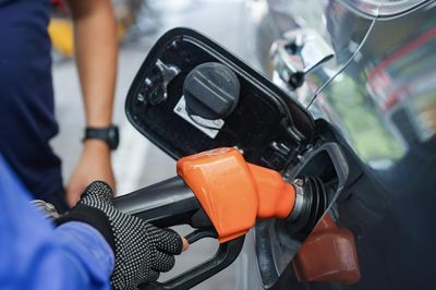 Cây xăng kêu khó nhập, thiếu dầu bán, ông lớn Petrolimex, PVoil lên tiếng