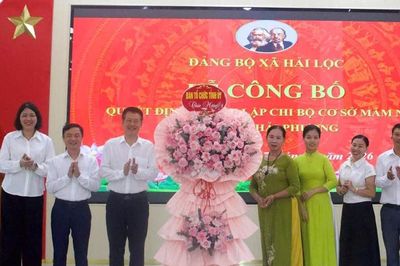 Đảng ủy xã Hải Lộc công bố quyết định thành lập chi bộ cơ sở Mầm non tư thục Hải Phượng