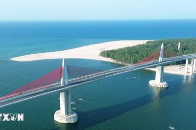 Cầu vượt cửa biển Thuận An - biểu tượng mới của một đô thị Huế hiện đại