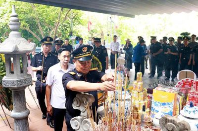 Ngành Hải quan tổ chức nhiều hoạt động 'Đền ơn đáp nghĩa' nhân ngày 27/7