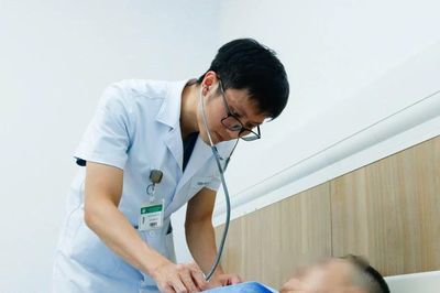 Động mạch vành hẹp 99%, người đàn ông được cứu sống trong 50 phút 'vàng'