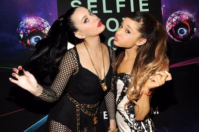 Katy Perry, Ariana Grande công khai phản đối Nhà Trắng