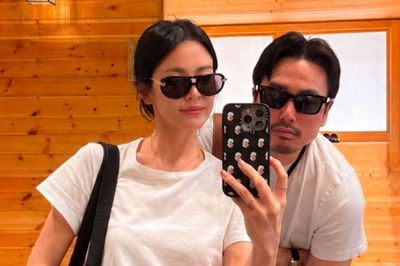 Danh tính người đàn ông thân thiết bên Song Hye Kyo