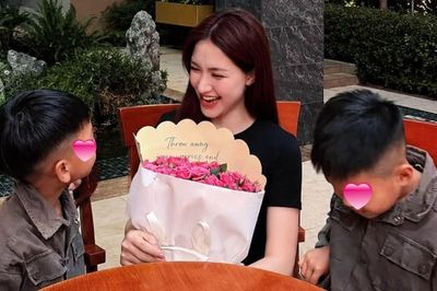 Cuộc hội ngộ của Hòa Minzy và 2 con trai nuôi ít ai biết