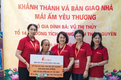 Hiệp hội Nữ doanh nhân Việt Nam trao 'Mái ấm yêu thương' và tri ân cựu thanh niên xung phong