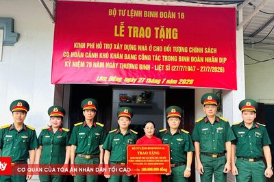 Binh đoàn 16 trao kinh phí hỗ trợ xây dựng nhà ở tặng con liệt sĩ có hoàn cảnh khó khăn