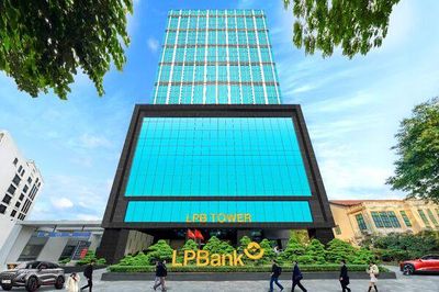 Ông Phạm Nhật Vượng và bà Phạm Thu Hương nắm tổng cộng 9,86% vốn tại LPBank