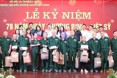 Nhiều nhà hảo tâm tặng quà Trung tâm Điều dưỡng người có công Bắc Ninh
