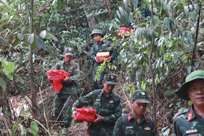 Không quên người nằm xuống
