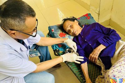 Phường Hải Châu khám sức khỏe tại nhà cho người có công cách mạng