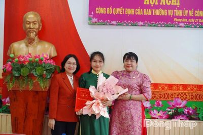 Xã Phong Hòa công bố Quyết định của Ban Thường vụ Tỉnh ủy Đồng Tháp về công tác cán bộ