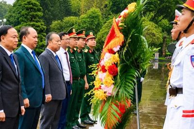 Gia Lai tổ chức lễ viếng, tưởng niệm các anh hùng liệt sĩ