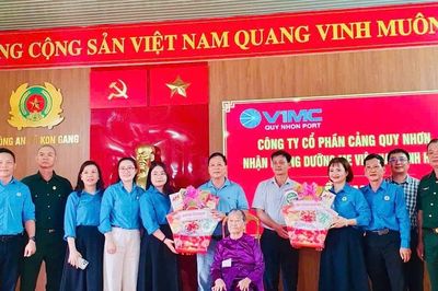 Cảng Quy Nhơn nhận phụng dưỡng Mẹ Việt Nam Anh hùng Hồ Thị Đạt