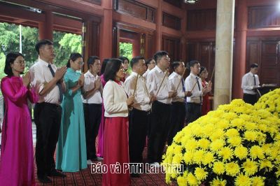 Sở Nội vụ viếng Nghĩa trang Liệt sĩ tỉnh