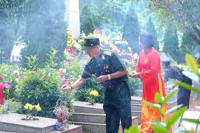 Muôn trái tim hướng về các anh hùng, liệt sĩ